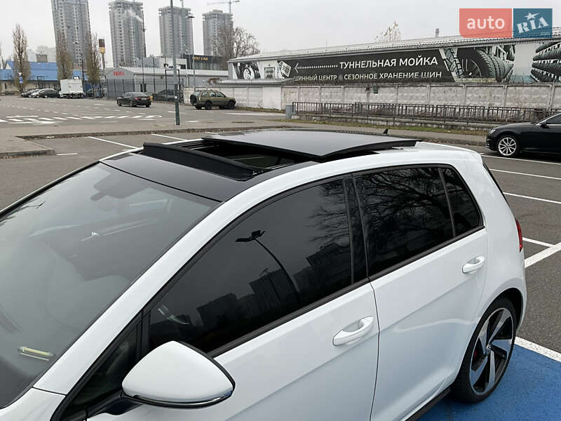 Хэтчбек Volkswagen Golf GTI 2020 в Киеве