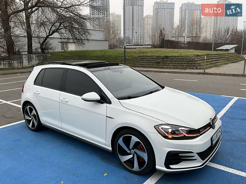 Хэтчбек Volkswagen Golf GTI 2020 в Киеве