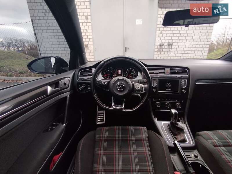 Хэтчбек Volkswagen Golf GTI 2016 в Киеве фото 20 Хэтчбек Volkswagen Golf GTI 2016 в Киеве