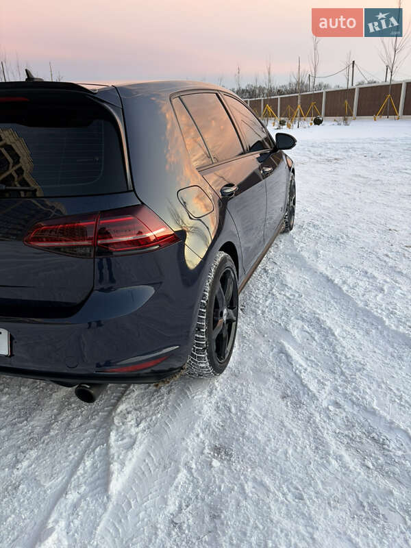 Хэтчбек Volkswagen Golf GTI 2017 в Киеве