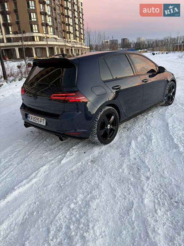Хэтчбек Volkswagen Golf GTI 2017 в Киеве