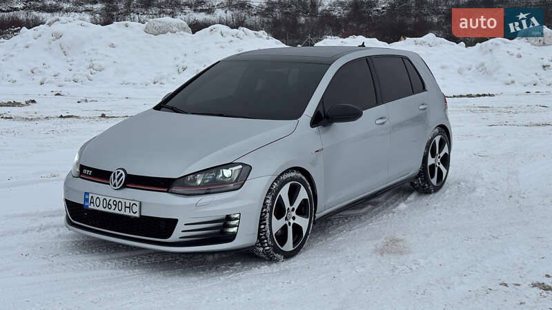 Volkswagen Golf GTI