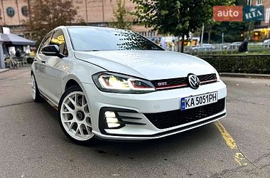 Хэтчбек Volkswagen Golf GTI 2019 в Киеве