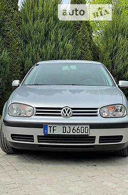 Хэтчбек Volkswagen Golf IV 2002 в Самборе