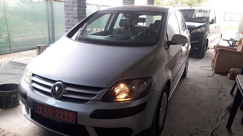 Хетчбек Volkswagen Golf Plus 2005 в 