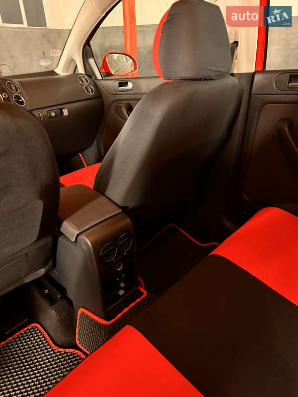 Хэтчбек Volkswagen Golf Plus 2011 в Владимире