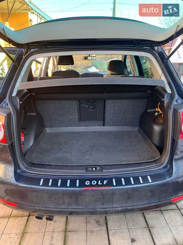 Хетчбек Volkswagen Golf Plus 2010 в 
