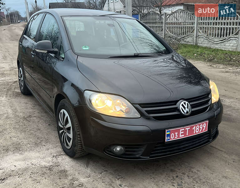 Хэтчбек Volkswagen Golf Plus 2008 в Новых Санжарах