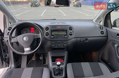 Хэтчбек Volkswagen Golf Plus 2009 в Нововолынске