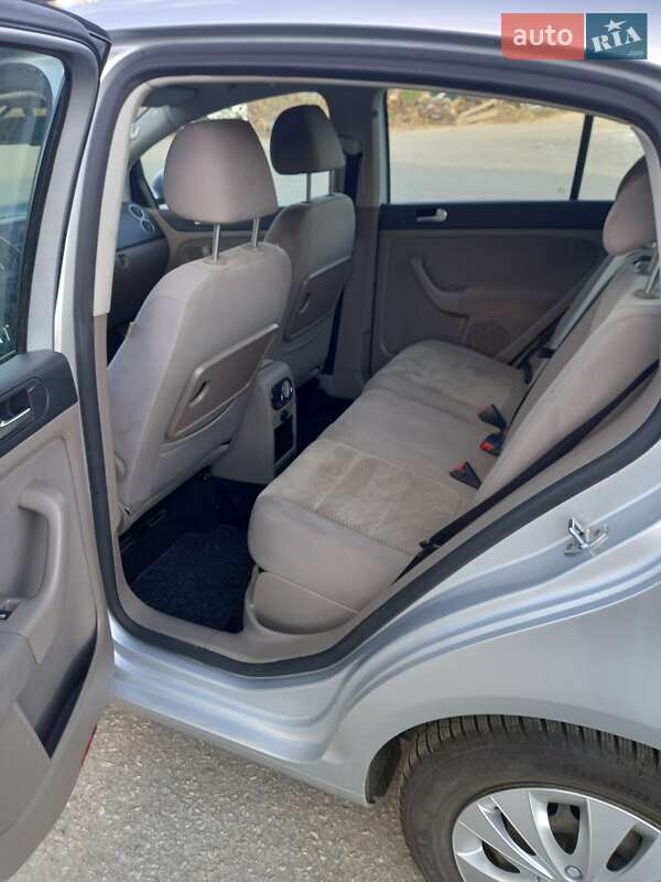 Хэтчбек Volkswagen Golf Plus 2009 в Гоще фото 4 Хэтчбек Volkswagen Golf Plus 2009 в Гоще