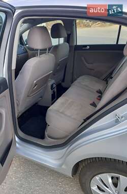 Хетчбек Volkswagen Golf Plus 2009 в 