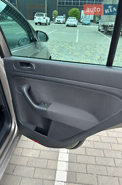 Хетчбек Volkswagen Golf Plus 2010 в 
