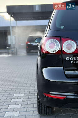 Хетчбек Volkswagen Golf Plus 2010 в 