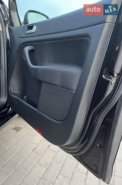 Хэтчбек Volkswagen Golf Plus 2010 в 