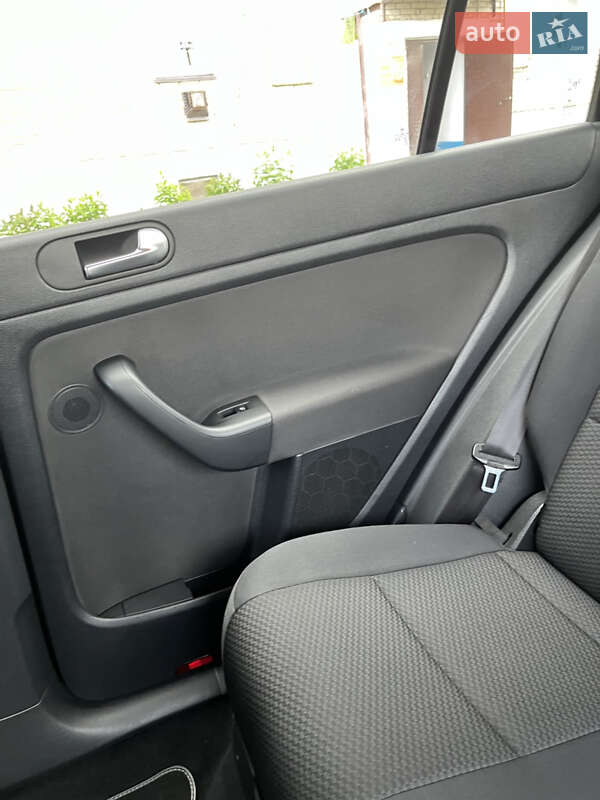 Хетчбек Volkswagen Golf Plus 2010 в Нововолинську