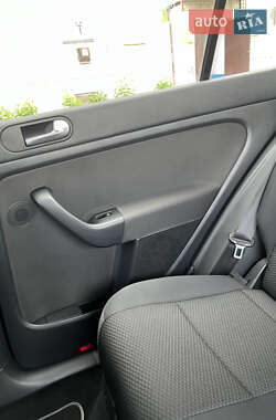 Хэтчбек Volkswagen Golf Plus 2010 в 