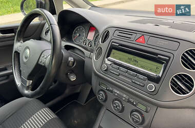 Хэтчбек Volkswagen Golf Plus 2009 в 