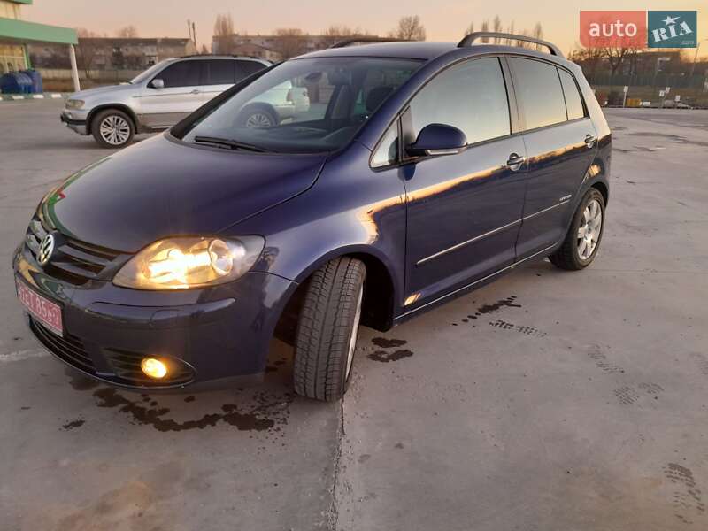 Хетчбек Volkswagen Golf Plus 2009 в 