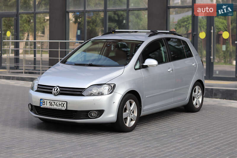 Хетчбек Volkswagen Golf Plus 2010 в 