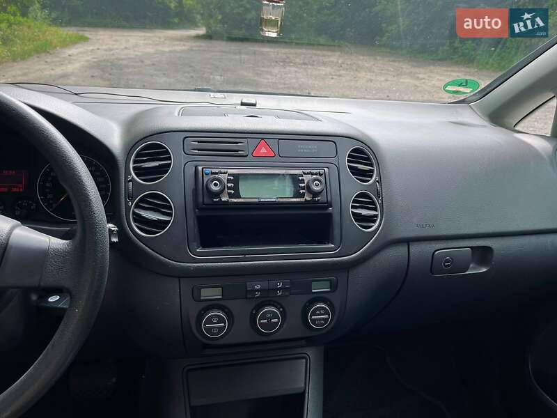 Хетчбек Volkswagen Golf Plus 2005 в Краснограді