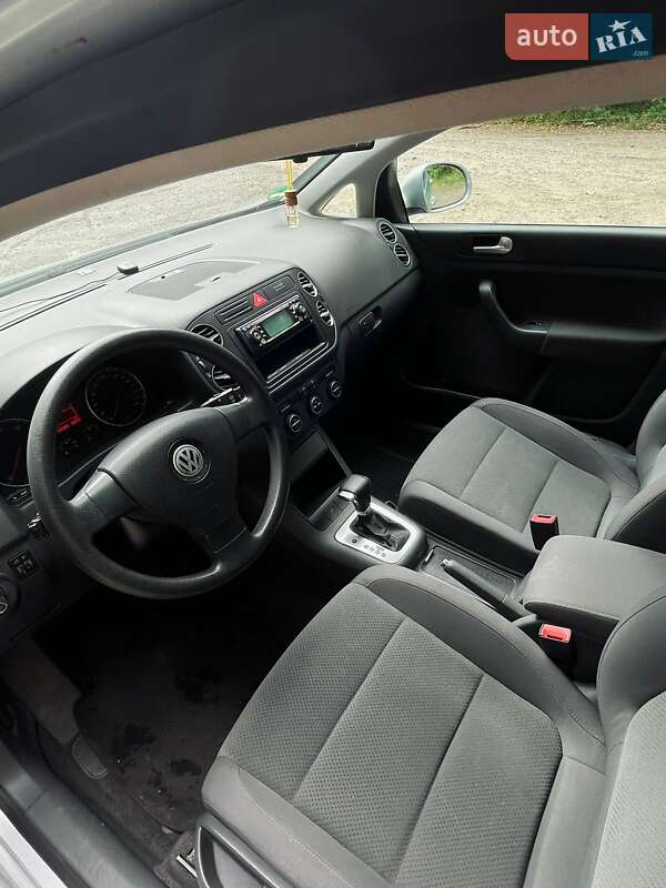 Хетчбек Volkswagen Golf Plus 2005 в Краснограді