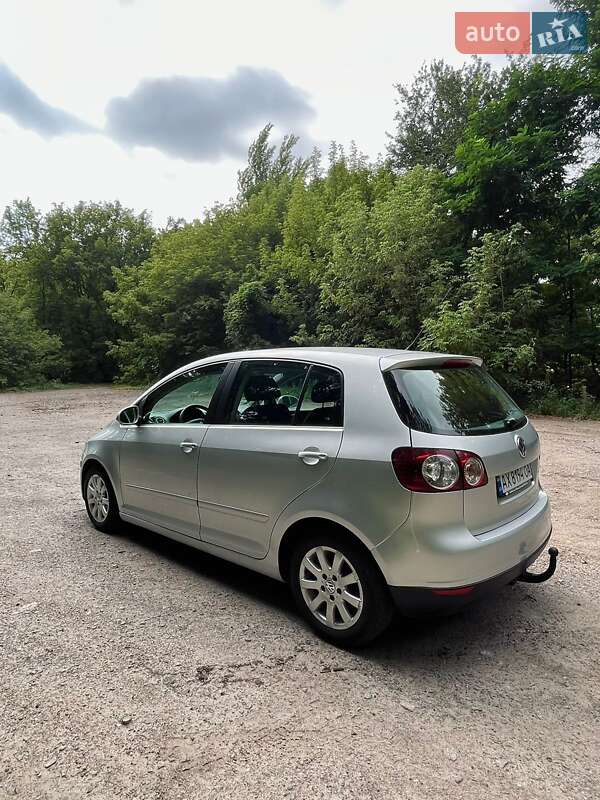 Хетчбек Volkswagen Golf Plus 2005 в Краснограді