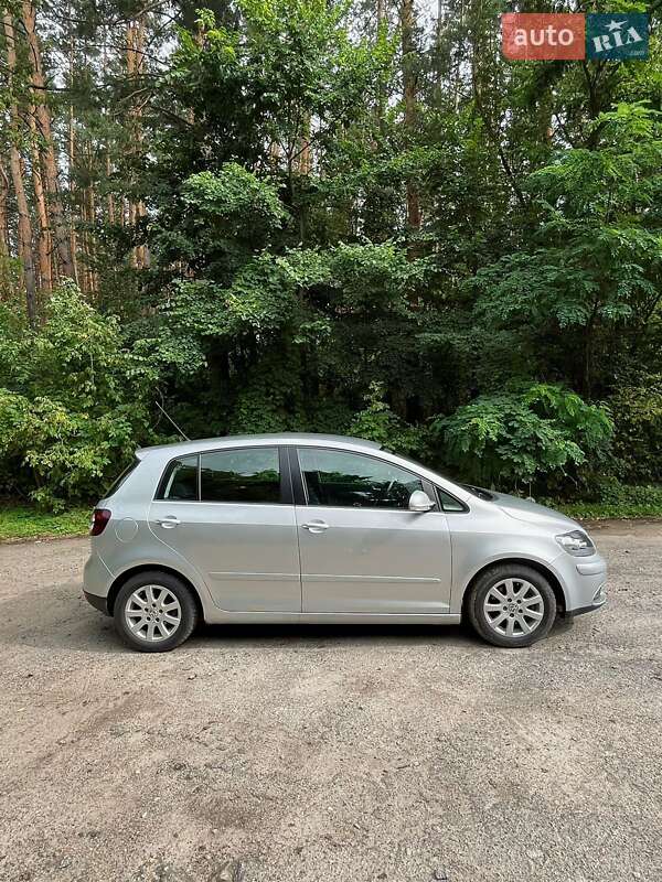 Хетчбек Volkswagen Golf Plus 2005 в Краснограді