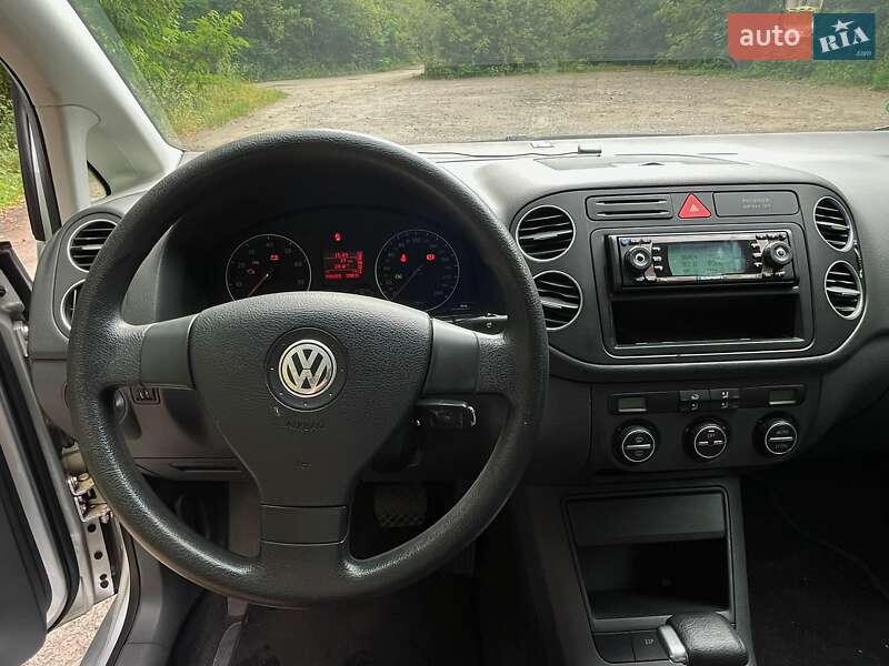 Хетчбек Volkswagen Golf Plus 2005 в Краснограді