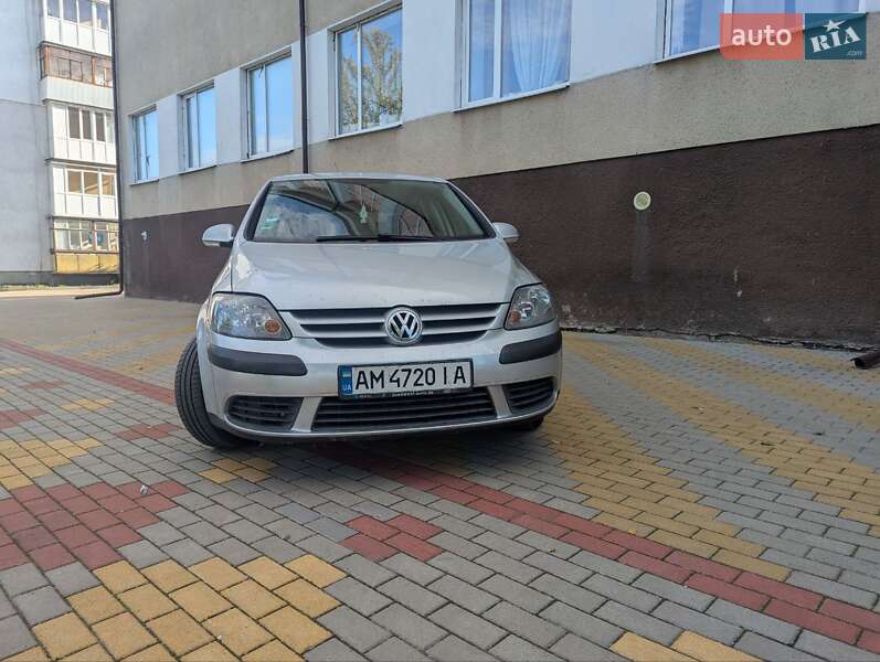 Хэтчбек Volkswagen Golf Plus 2005 в 
