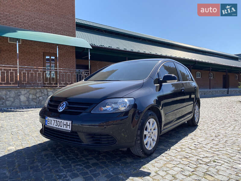Хэтчбек Volkswagen Golf Plus 2006 в  фото Хэтчбек Volkswagen Golf Plus 2006 в