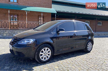 Хэтчбек Volkswagen Golf Plus 2006 в  фото 2 Хэтчбек Volkswagen Golf Plus 2006 в