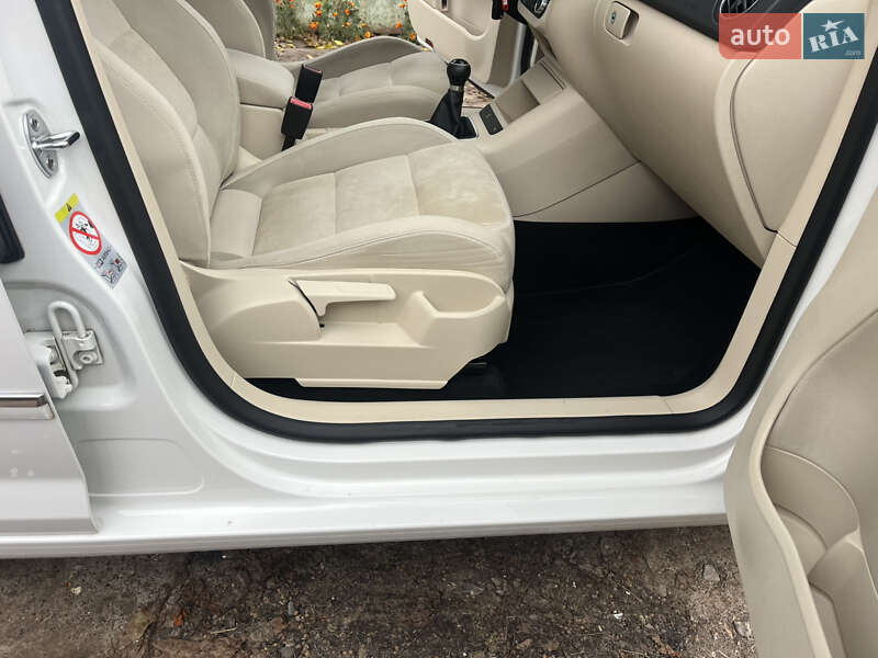 Хетчбек Volkswagen Golf Plus 2010 в Охтирці