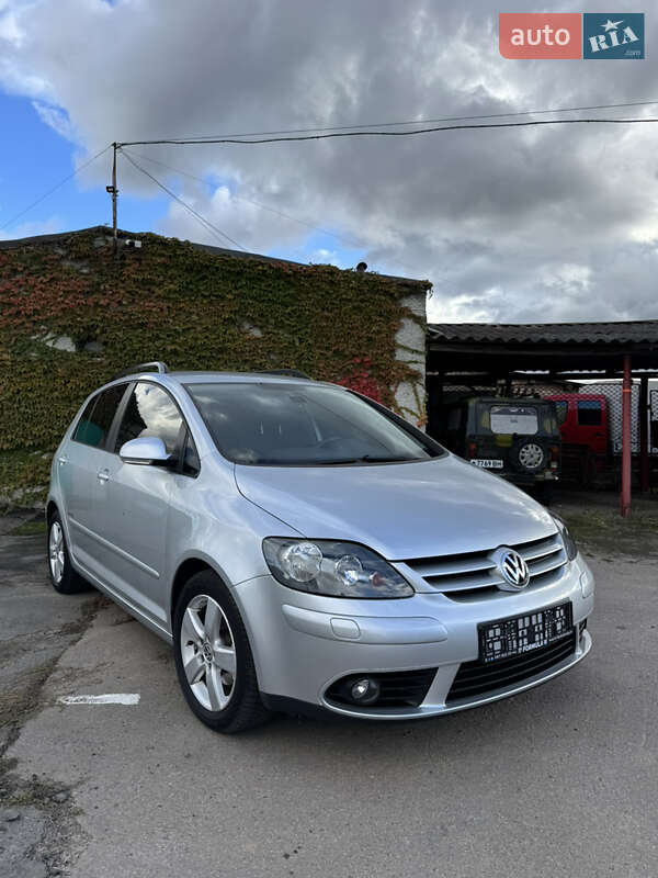 Хэтчбек Volkswagen Golf Plus 2008 в Нововолынске