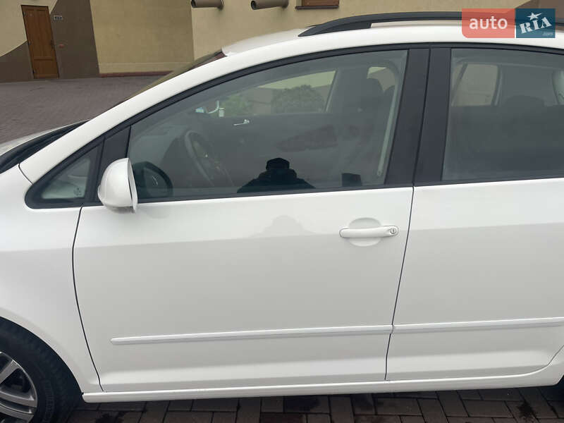 Хэтчбек Volkswagen Golf Plus 2010 в Виноградове