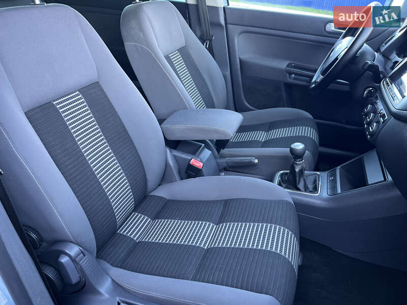 Хэтчбек Volkswagen Golf Plus 2008 в Мукачево