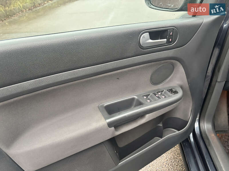 Хэтчбек Volkswagen Golf Plus 2008 в Вышгороде