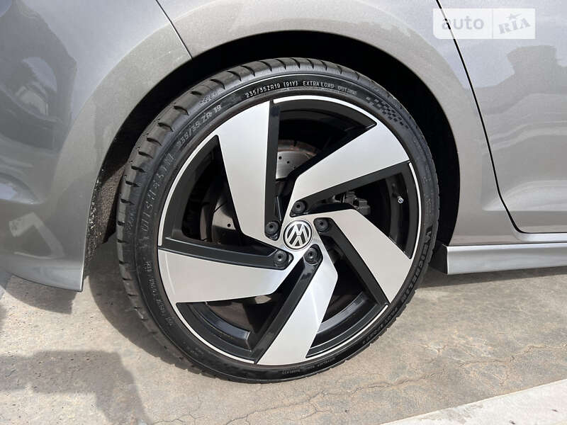 Хетчбек Volkswagen Golf R 2015 в Києві