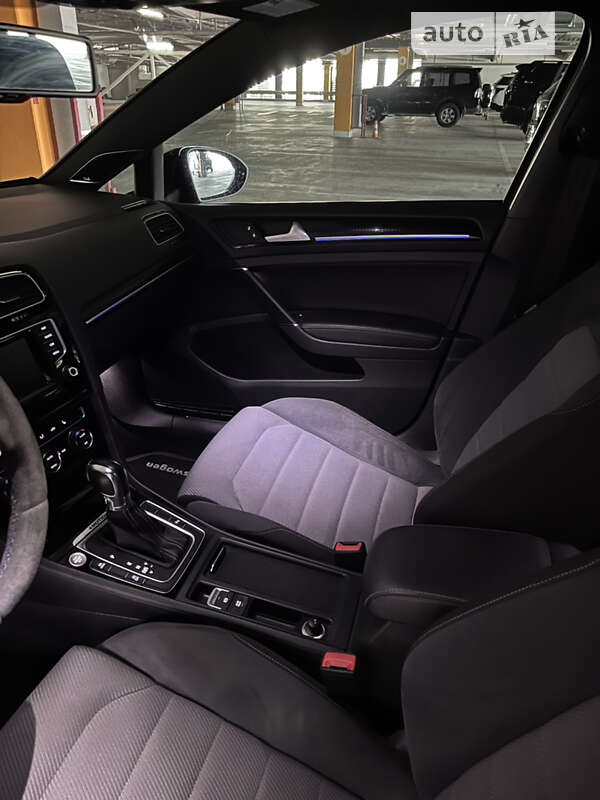 Хетчбек Volkswagen Golf R 2015 в Києві