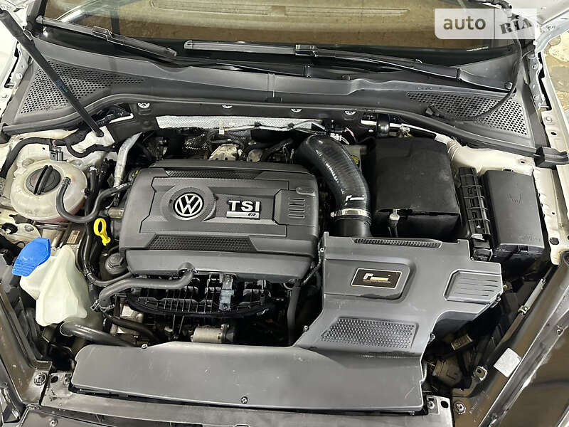 Хетчбек Volkswagen Golf R 2017 в Києві
