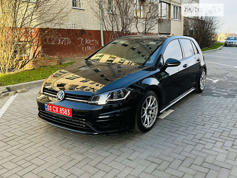 Хэтчбек Volkswagen Golf R 2018 в Киеве
