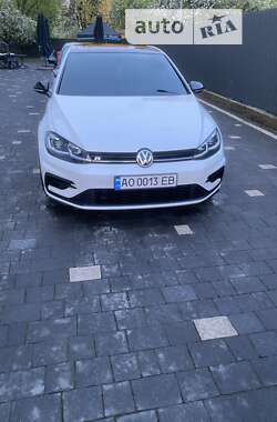 Хэтчбек Volkswagen Golf R 2018 в Ужгороде