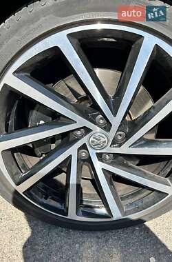 Хетчбек Volkswagen Golf R 2016 в 