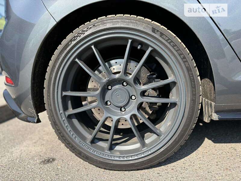 Хэтчбек Volkswagen Golf R 2019 в Пирятине