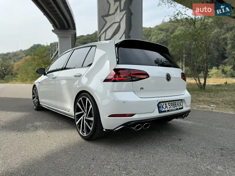 Volkswagen Golf R
