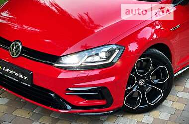 Хэтчбек Volkswagen Golf R 2019 в Киеве