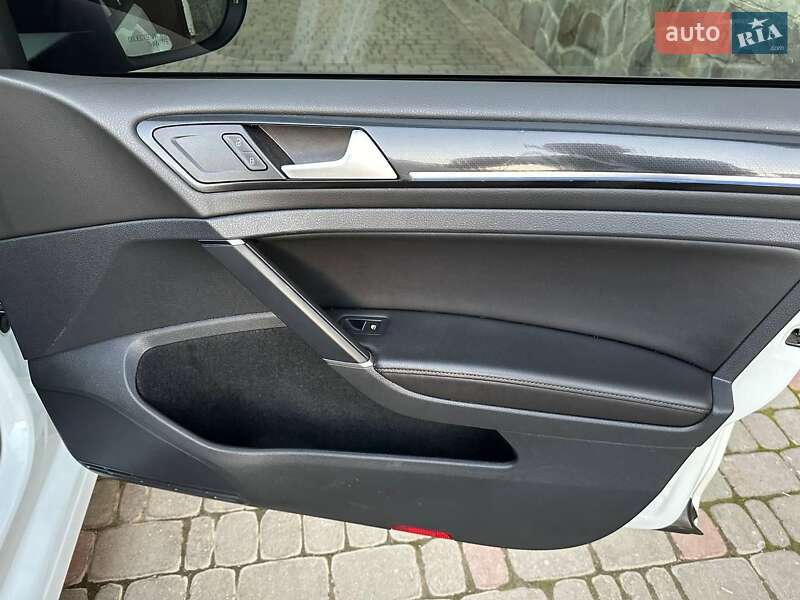 Хэтчбек Volkswagen Golf R 2018 в Ивано-Франковске