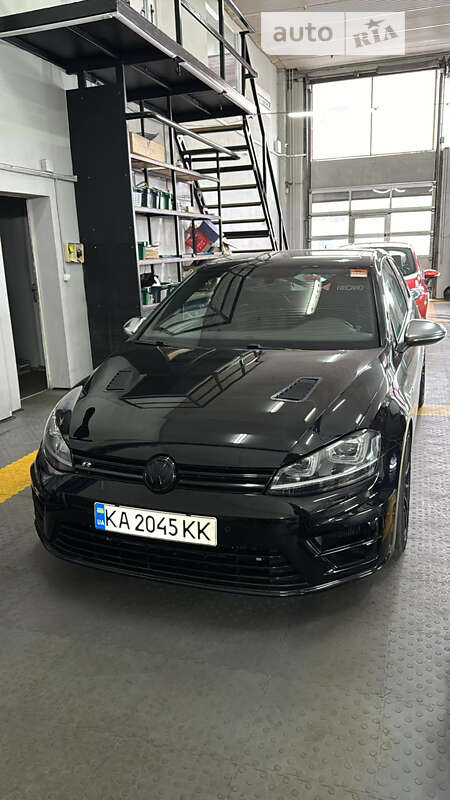 Хэтчбек Volkswagen Golf R 2015 в Киеве