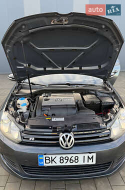 Хетчбек Volkswagen Golf R 2012 в 