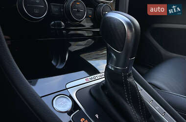 Хетчбек Volkswagen Golf R 2018 в 