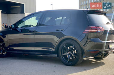Хэтчбек Volkswagen Golf R 2017 в 
